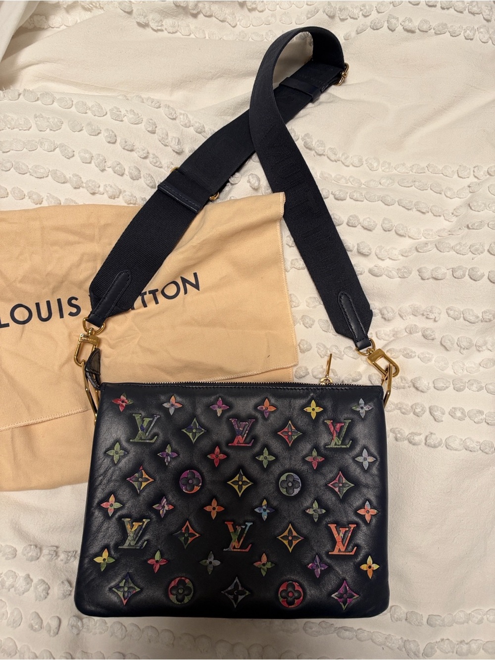 Louis Vuitton Coussin PM Bag
Navy & Multicolor Crossbody Limited Edition - Picture 2 of 5